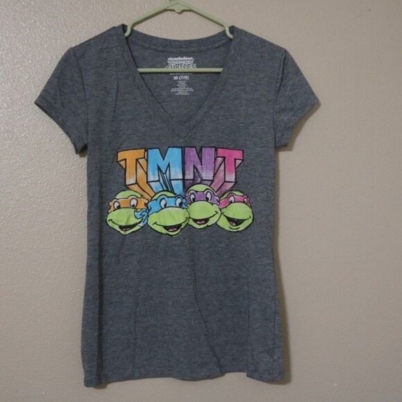 TMNT VNeck Shirt Medium - Picture 1 of 2